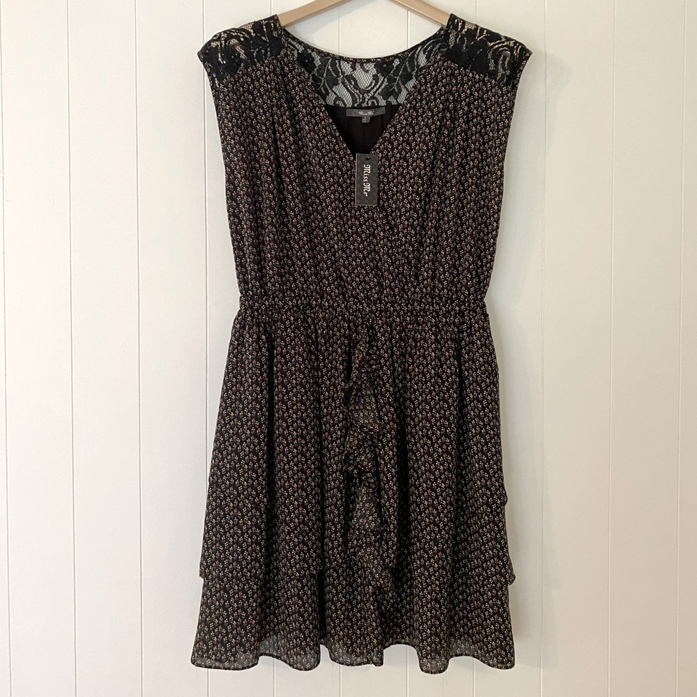 Miss Me Flutter Dress sz L NWT Black Floral with Lace